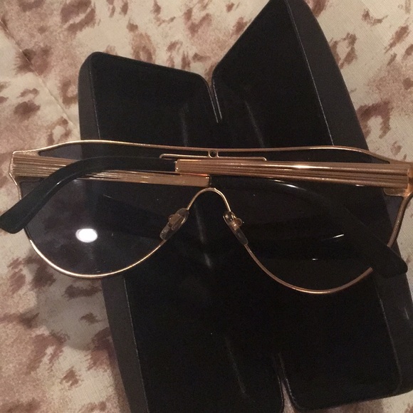 Versace - Picture 4 of 4